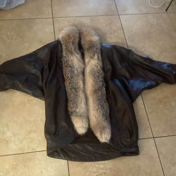 A beautiful vintage leather and fur jacket - Picture 7 of 15
